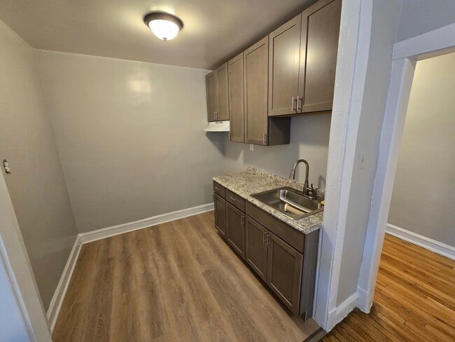 Building Photo - 4826 N Avers Ave