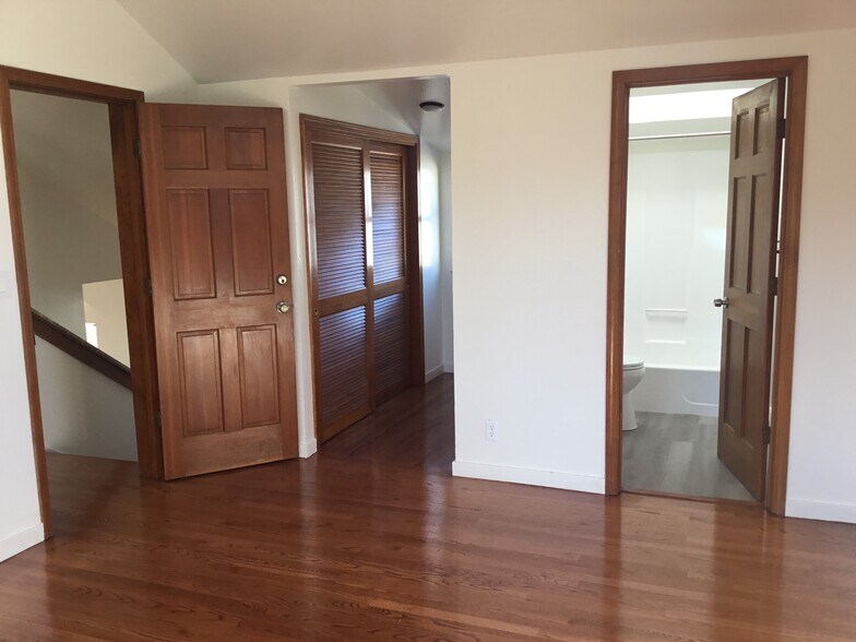 Building Photo - 2152 Clinton Ave