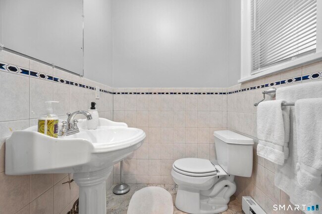 Building Photo - 7 Willowbrook Pl