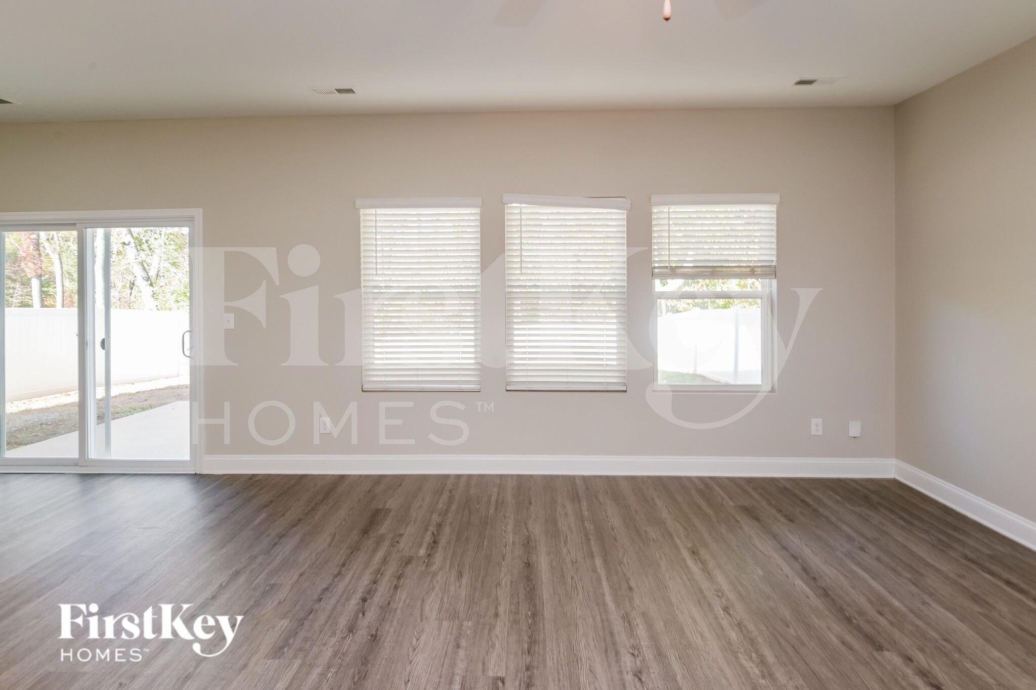 Building Photo - 9131 Marion Oaks Dr