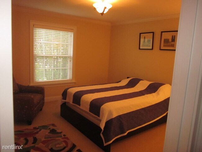 Building Photo - 3670 Ashworth Dr