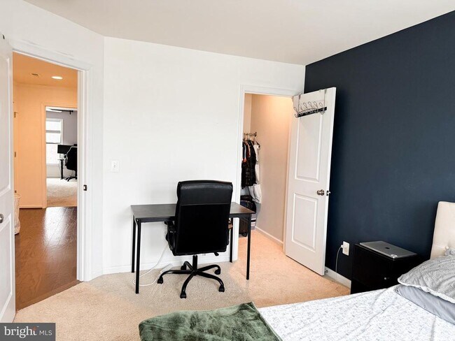 Building Photo - 42462 Dogwood Glen Square