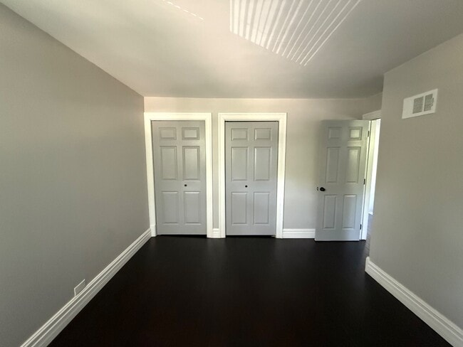 Building Photo - 558 Broadview Ave