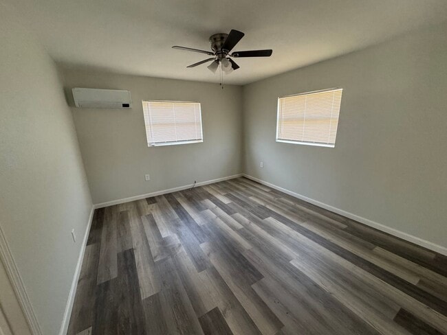 Building Photo - 2402 S 20th St