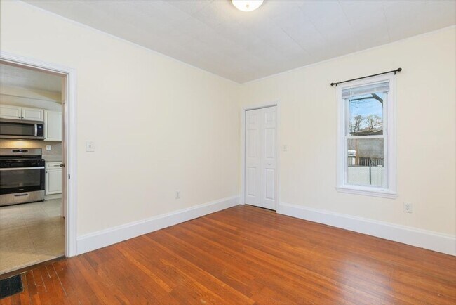 Building Photo - 335 Salem St