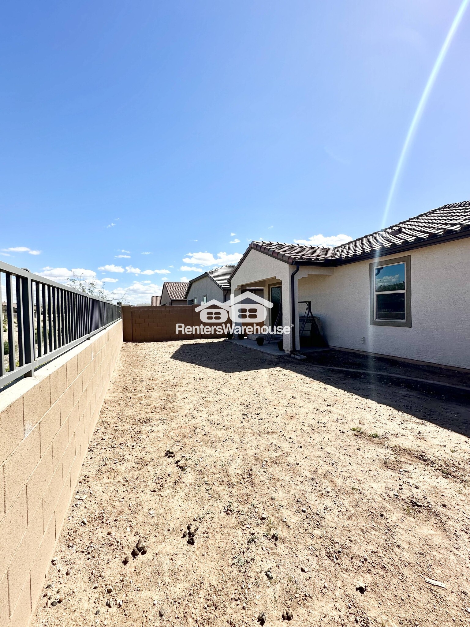 Building Photo - 8956 W Solano Dr