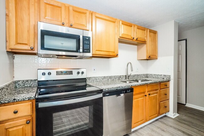 Building Photo - 2557 Brunswick Dr