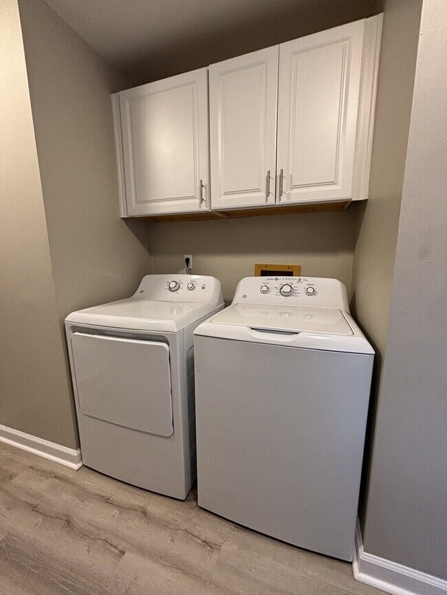 Building Photo - 8483 Yadkin Cir