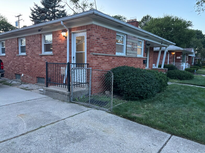 Building Photo - 12939 Brady