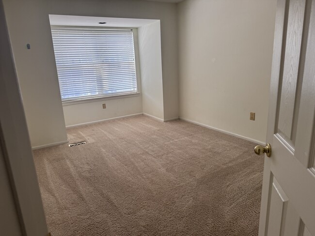 Building Photo - 654 Fawn Cir