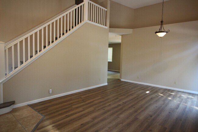 Building Photo - 4 Bedroom Home in Cloverdale