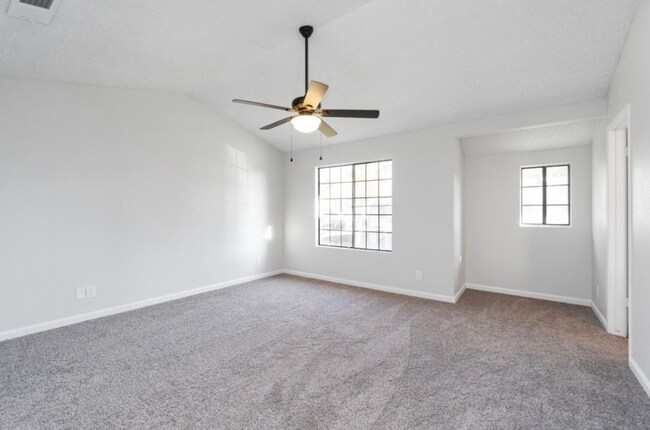 Building Photo - 4718 E Alamos Ave