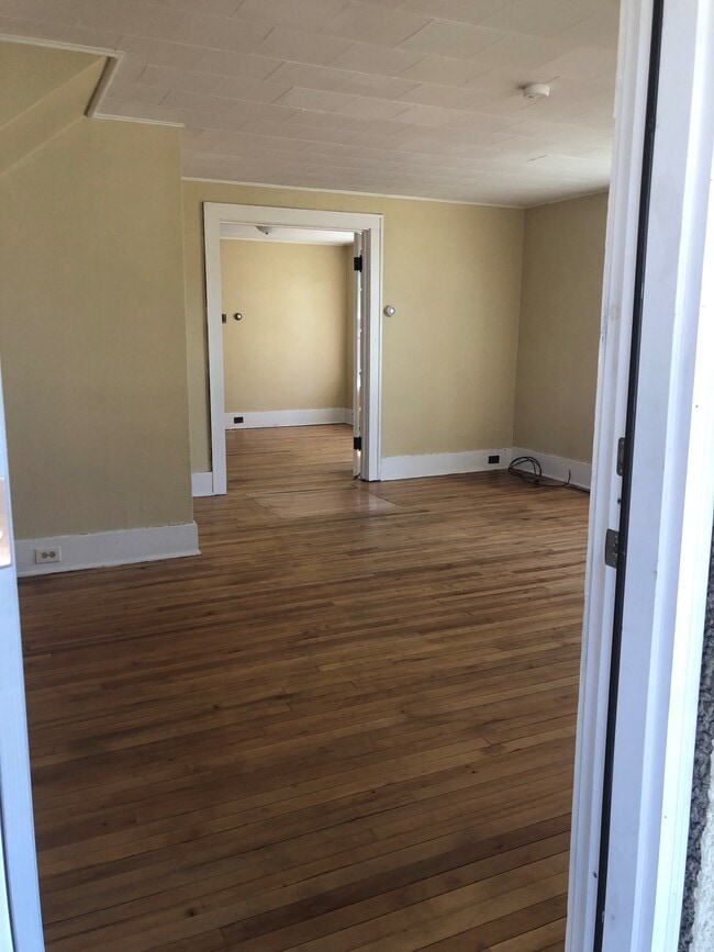 Building Photo - 15 LLC-54 Sailly Avenue