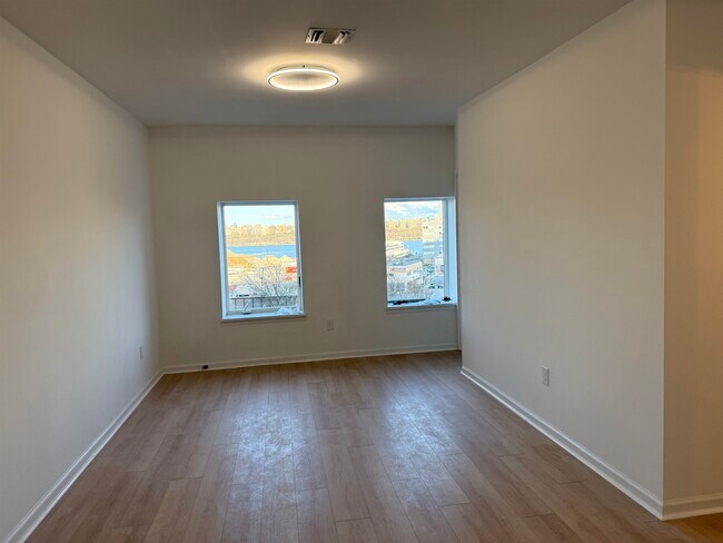 Building Photo - 9007 Riverside Pl