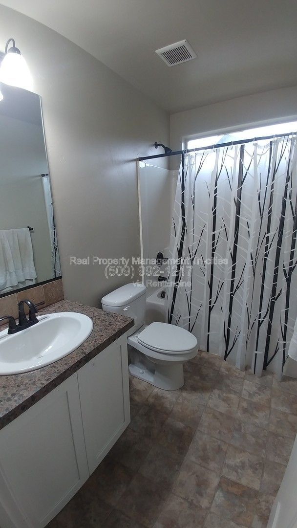 Building Photo - 605 Pradera Ct