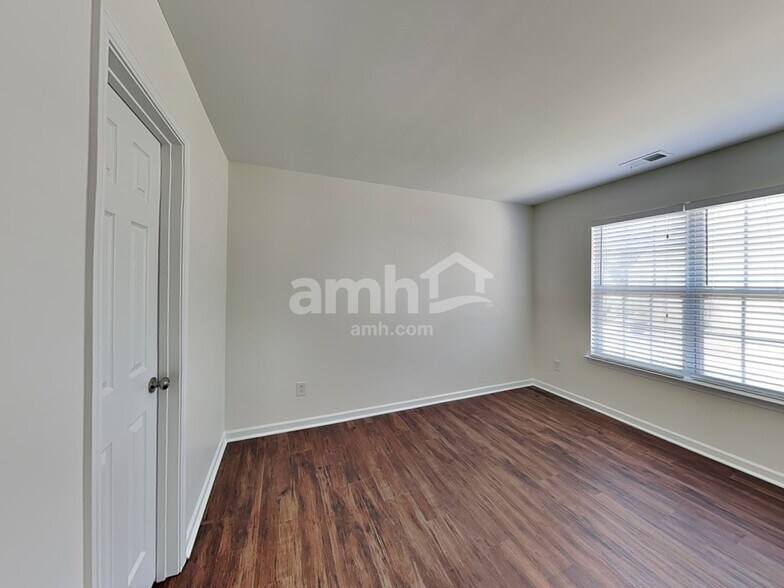 Building Photo - 11240 Anna Rose Rd