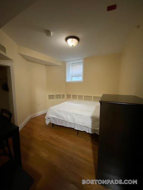 Building Photo - 154 Magazine St