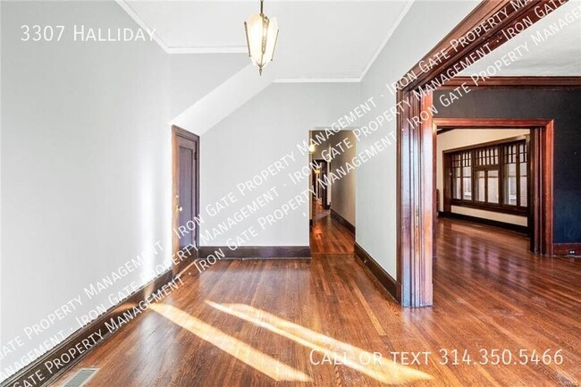 Building Photo - 2 bedroom stunning 1700+ square foot unit ...