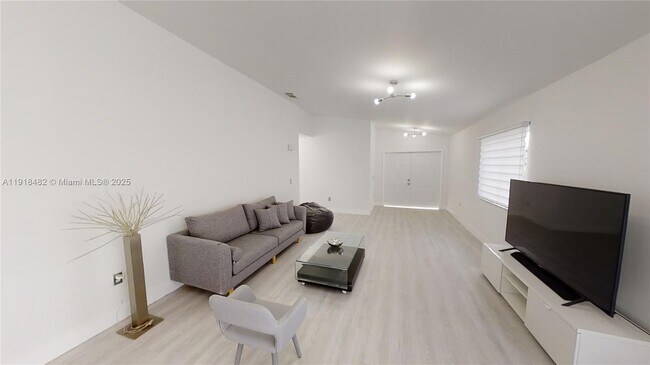 Building Photo - 3834 SW 149th Pl