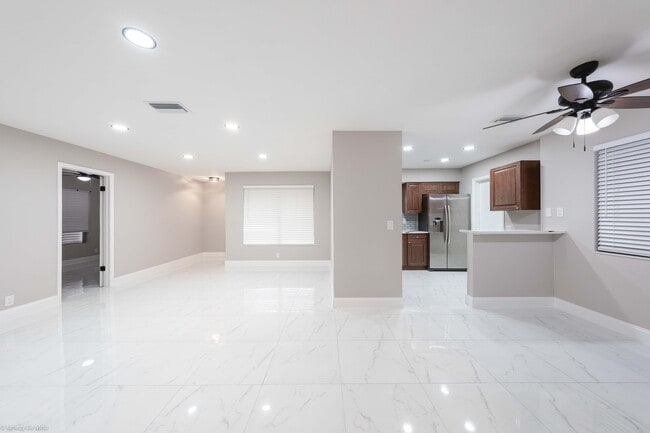 Building Photo - 120 SW 29th Terrace