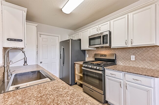 Building Photo - 911 Ruth Cir