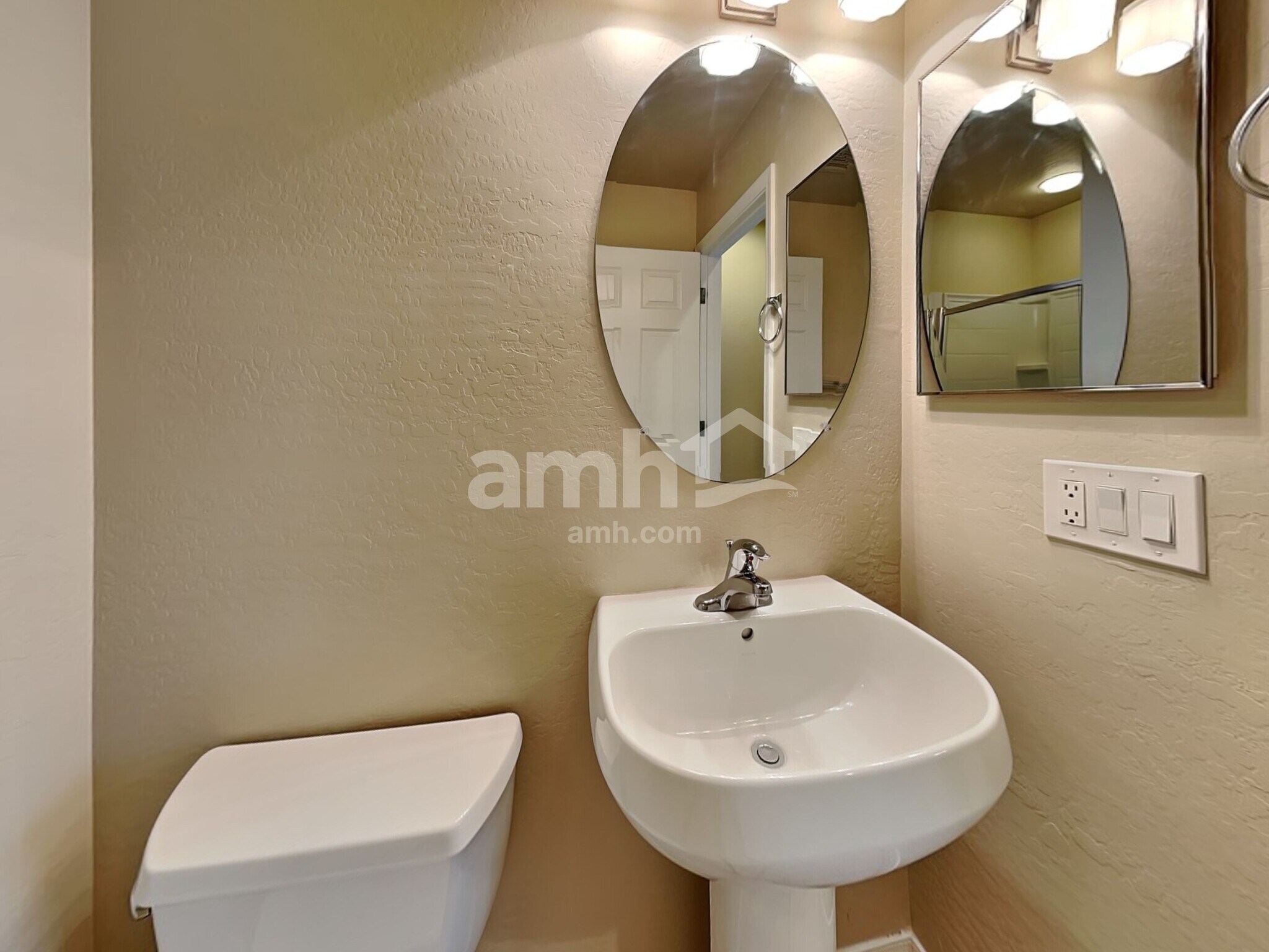 Building Photo - 16282 W Mercer Ln