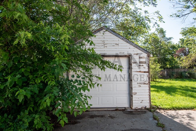 Building Photo - 804 N Battin St