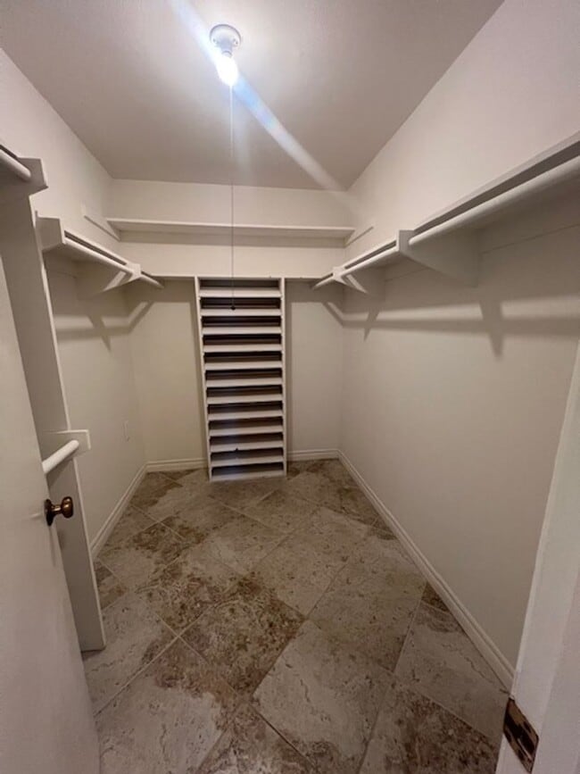 Building Photo - 3 Bedroom 2 Bath Condo in Beautiful La mes...