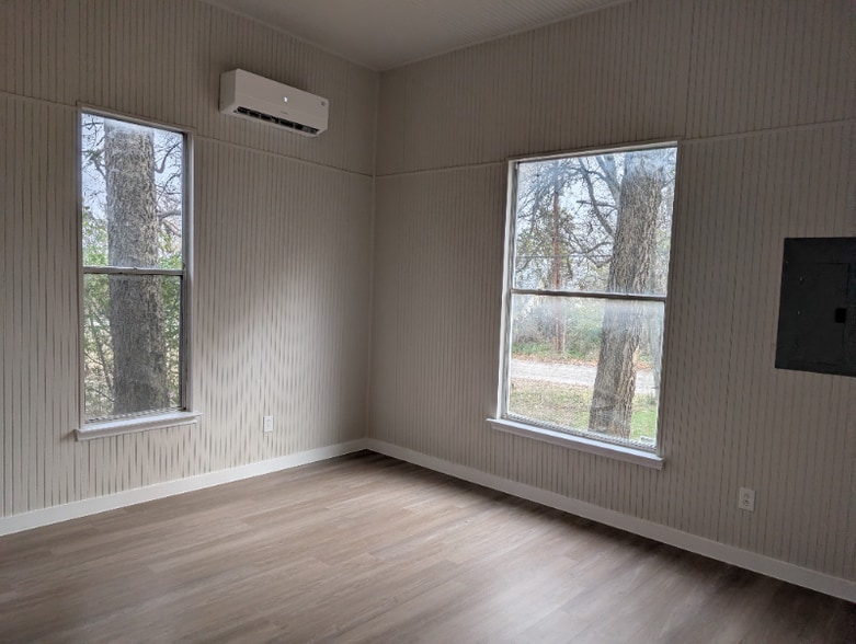 Building Photo - 1007 Bois D'Arc St