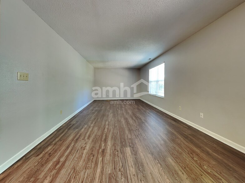Building Photo - 1178 Oak Leaf Rd
