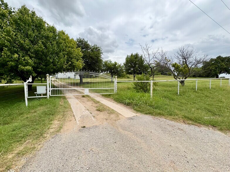 Building Photo - 3166 S FM 730