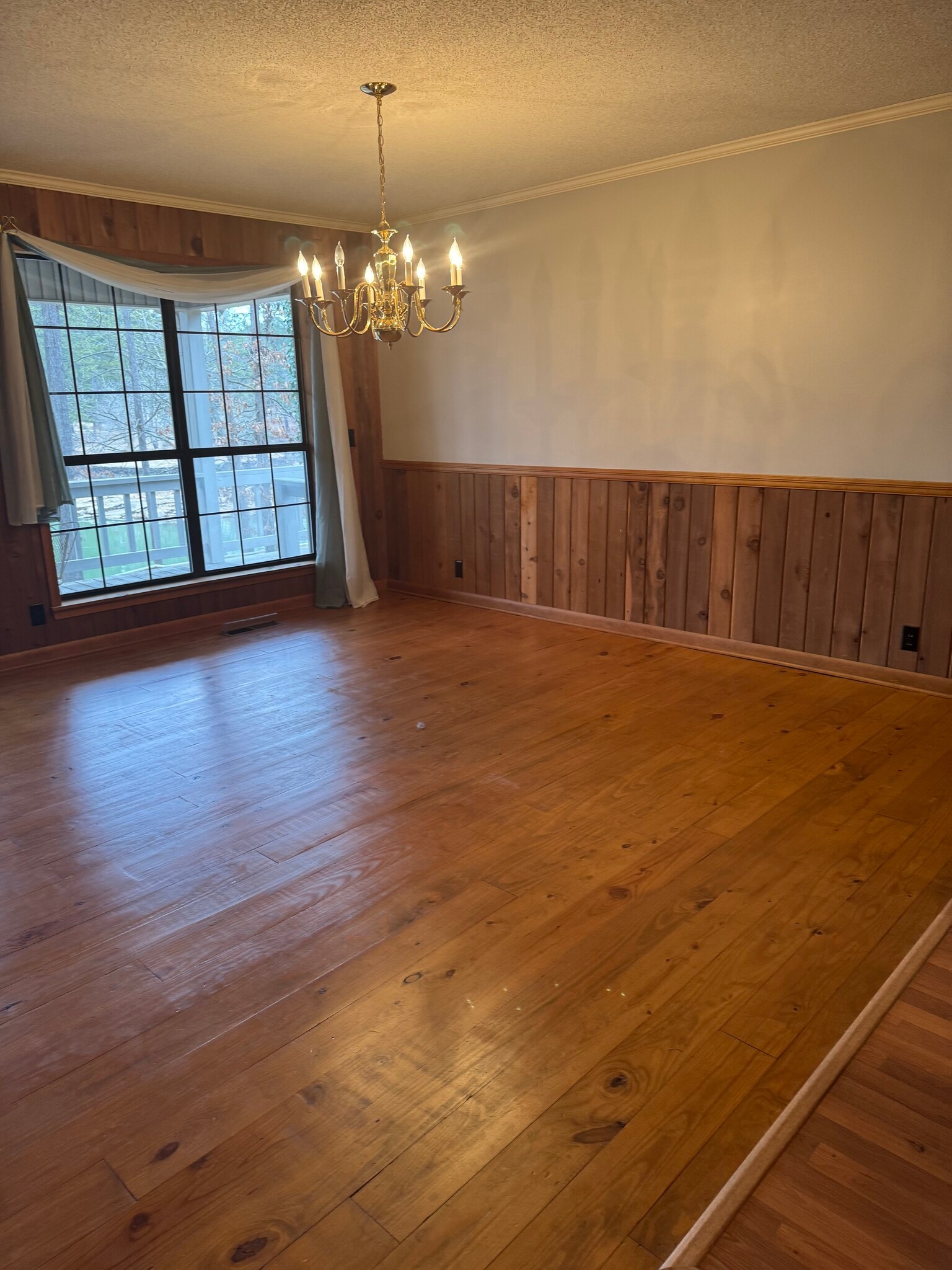 Building Photo - 21 Lakeview Dr