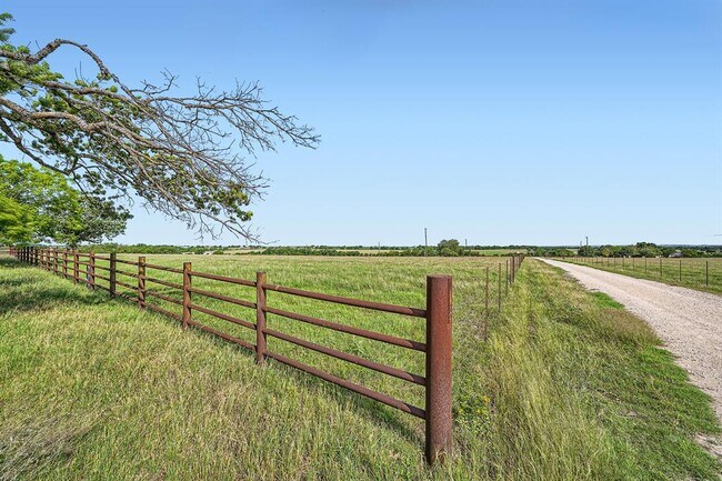 Building Photo - 1850 Co Rd 105