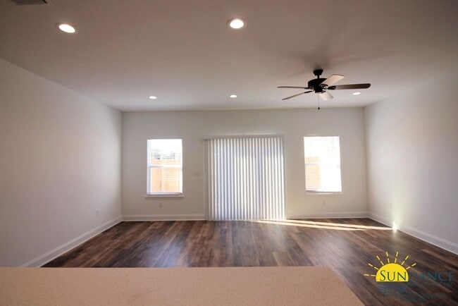 Building Photo - Nice 3 Bedroom Townhome in Fort Walton Beach