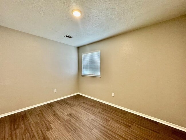 Building Photo - 143 Barrett Pl