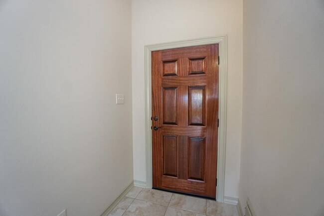 Building Photo - 2206 Argos Dr