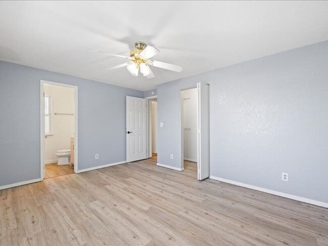 Building Photo - 8307 W Grand Ronde Pl