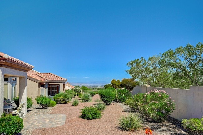 Building Photo - Charming 2 Bedroom, Single-Story Home in S...