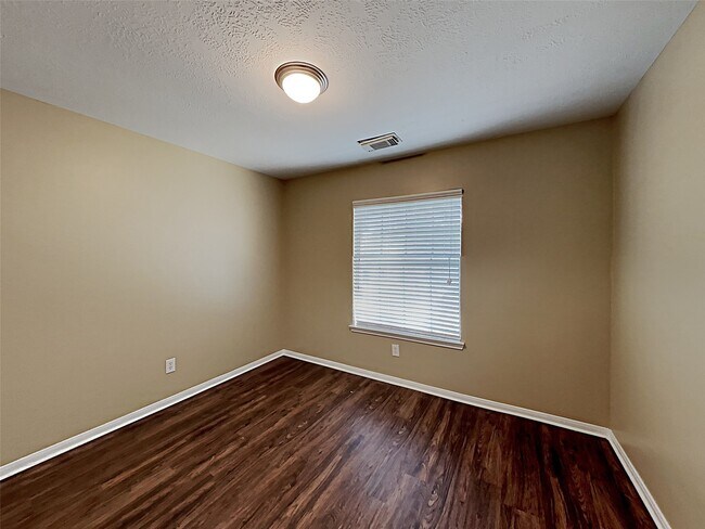 Building Photo - 7203 Glen Rosa Dr