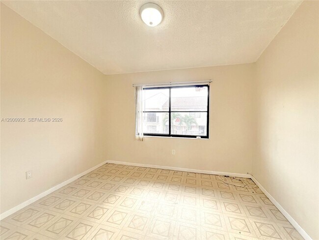 Building Photo - 5575 W 26th Ct