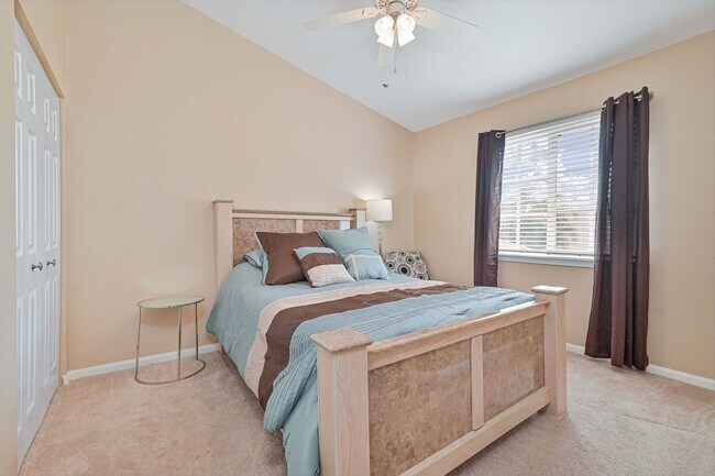 Building Photo - NOW AVAILABLE - Cozy Townhome w/ 1 Car Garage in Fort Myers!