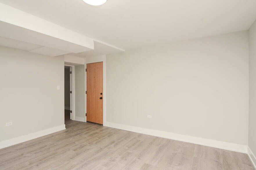 Building Photo - 434 W Belden Ave