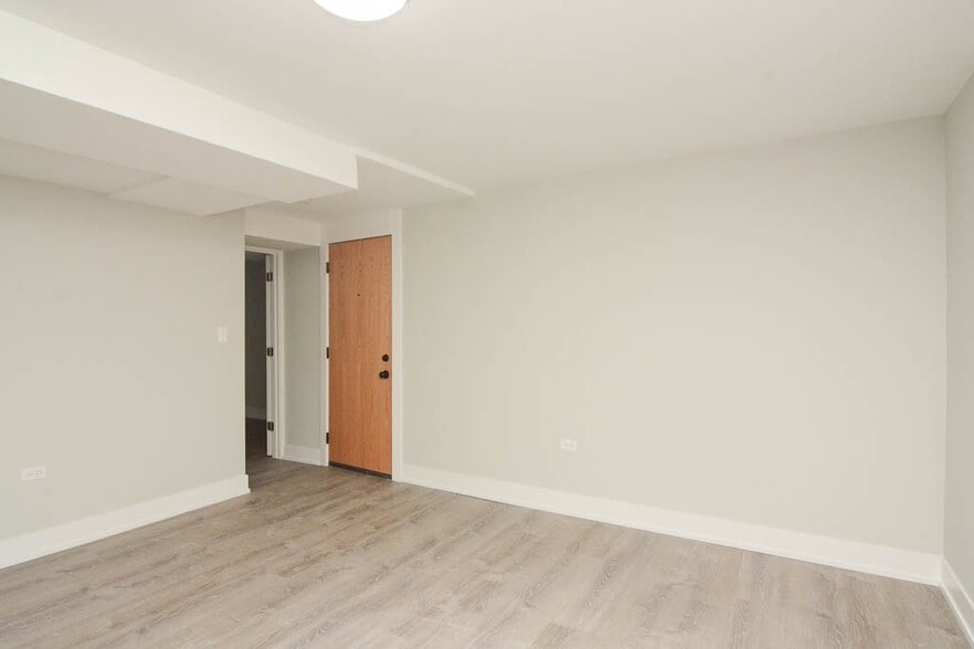 Building Photo - 459 W Belden Ave