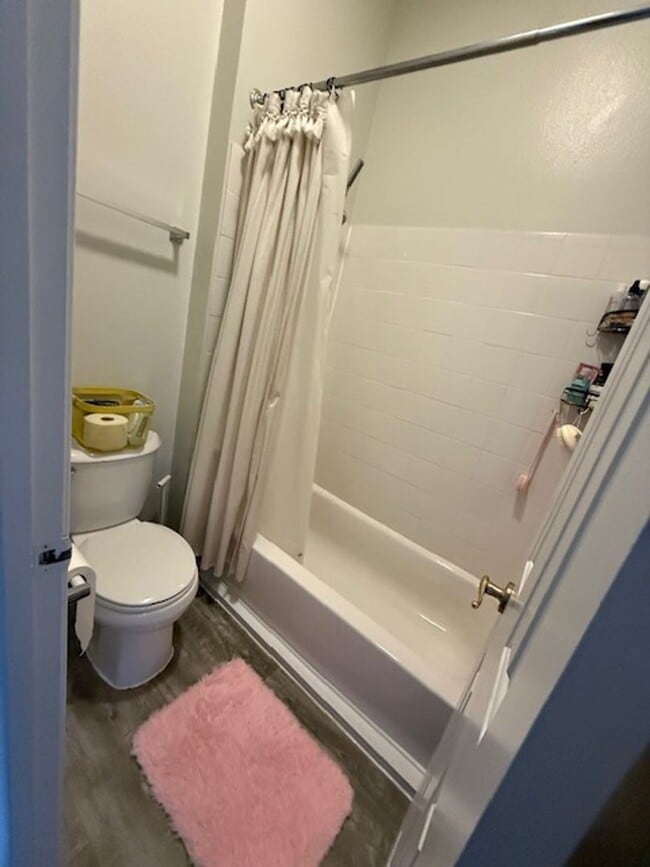 Building Photo - 608 Squire Ln