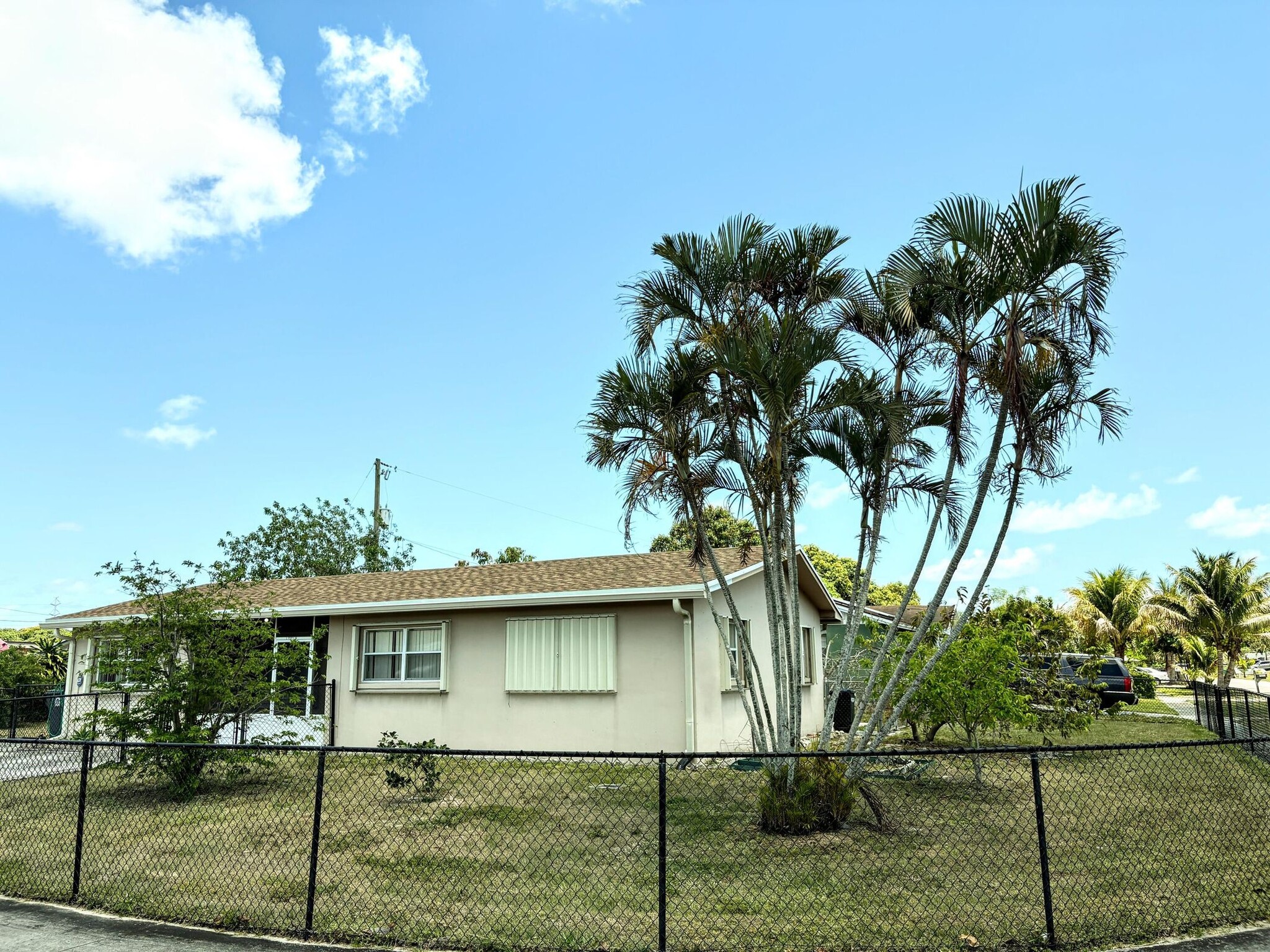 Building Photo - 4937 Tortuga Dr