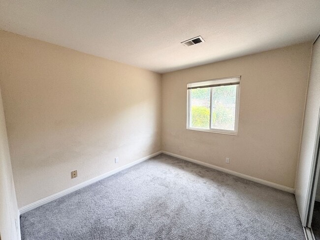Building Photo - Perfect Shape Single Family Home in Dublin with many upgrades