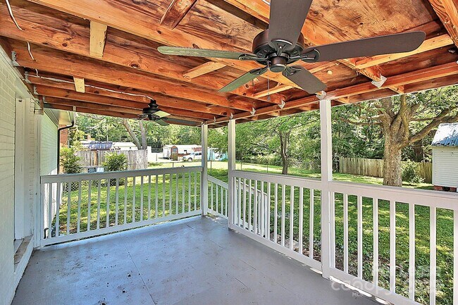 Building Photo - 1433 Edgewood Rd