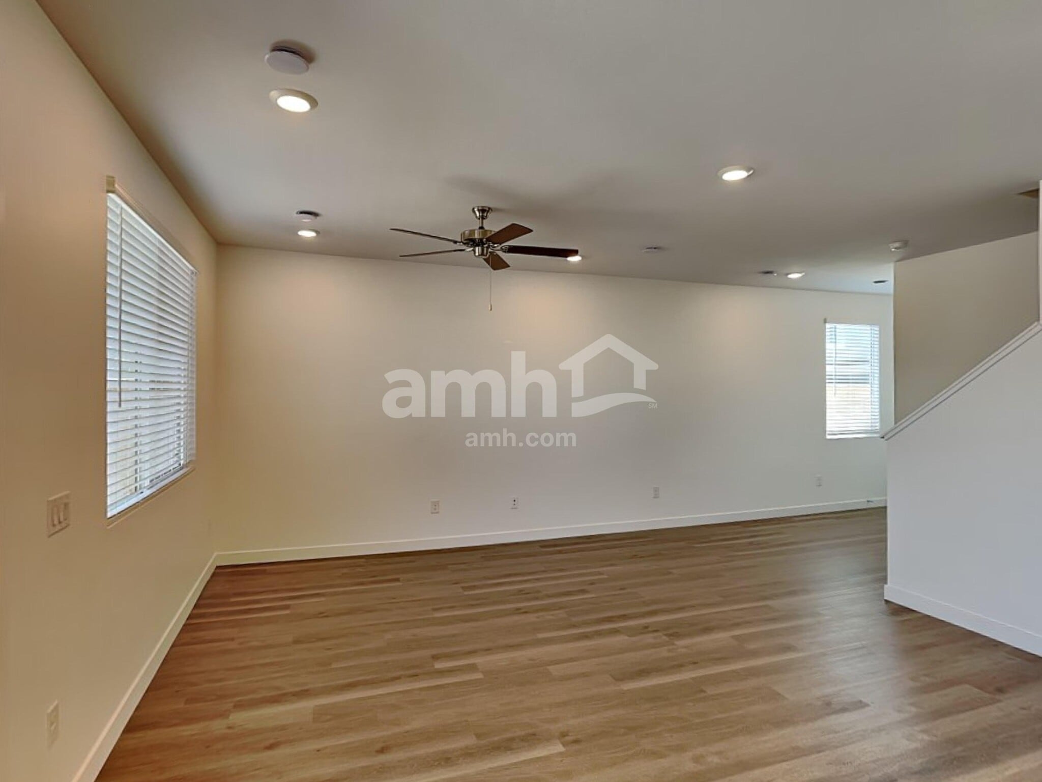 Building Photo - 9658 N Avenida Lucena