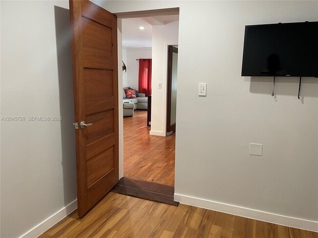 Building Photo - 2112 SW 60th Ct