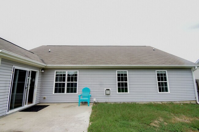 Building Photo - 3 Bedroom 2 Bathroom with Garage